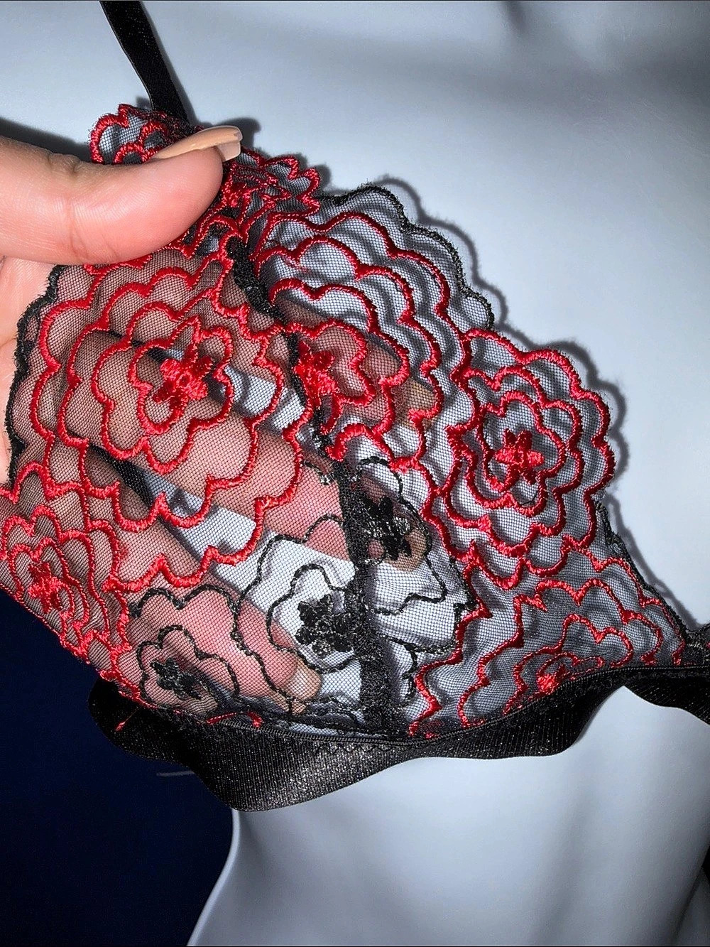 Black & Red Lace Bralette – Fits Small/Medium - Picture 7 of 10
